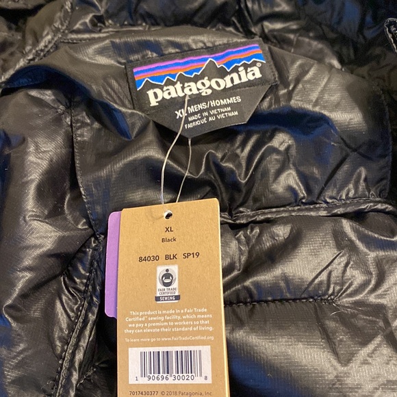 NEW Patagonia men’s micro puff hoody Brand New NWT perfect black reg fit XL - Picture 11 of 11